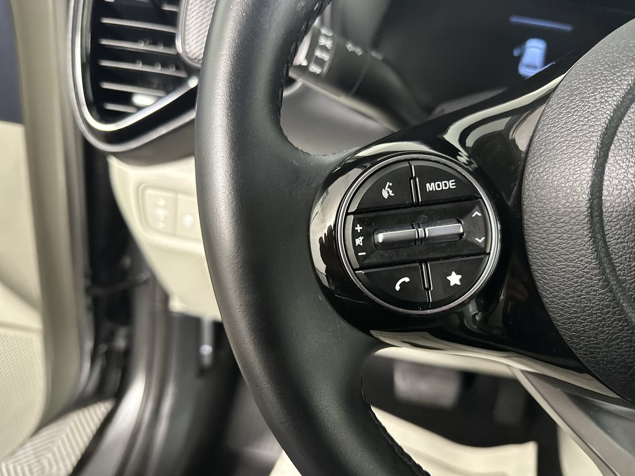 Certified 2025 Kia Soul EX FWD image 6