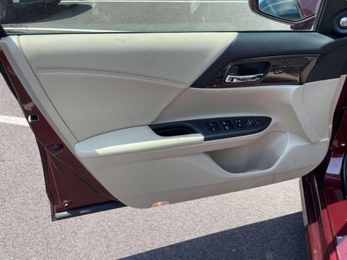 Used 2016 Honda Accord Touring image 15