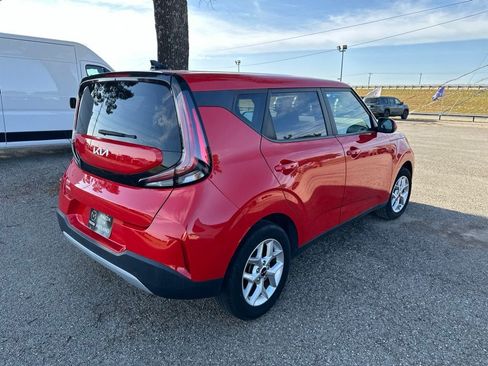Used 2024 Kia Soul LX w/ Option Group 015 FWD image 4