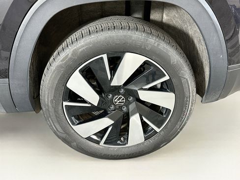 Used 2025 Volkswagen Atlas Cross Sport SE AWD/4WD image 11