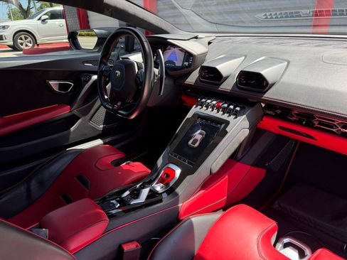 Used 2021 Lamborghini Huracan EVO RWD image 32