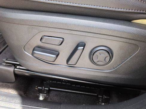 Certified 2025 Kia Sorento SX Prestige AWD/4WD image 23