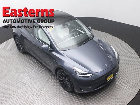 Used 2023 Tesla Model Y AWD image 3