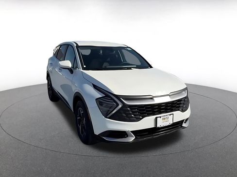 Used 2025 Kia Sportage LX image 3