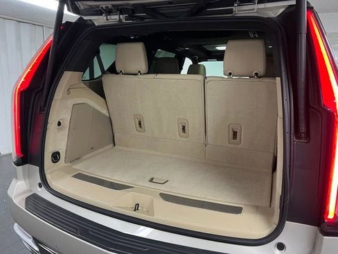 Used 2024 Cadillac Escalade Premium Luxury w/ Performance Package image 20
