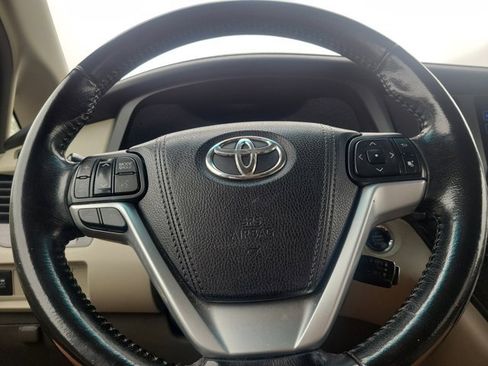 Used 2016 Toyota Sienna XLE image 13