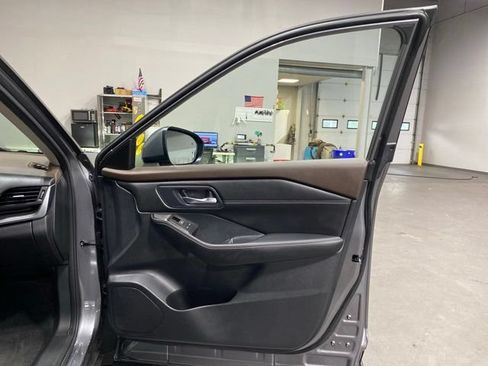 Certified 2023 Nissan Rogue SV w/ SV Premium B Package AWD/4WD image 28