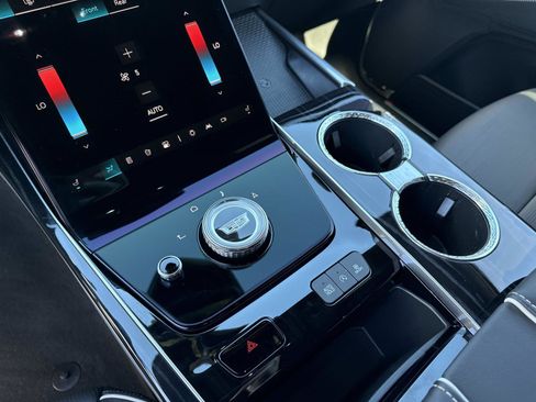 Used 2025 Cadillac Escalade ESV Sport image 29