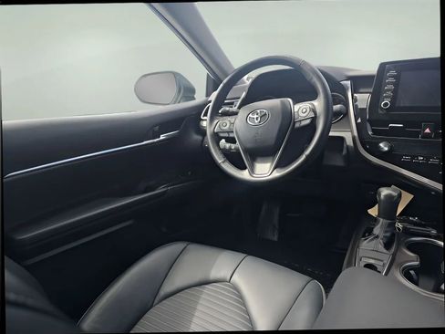 Used 2024 Toyota Camry SE image 14
