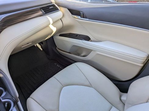 Used 2020 Toyota Camry XLE image 15