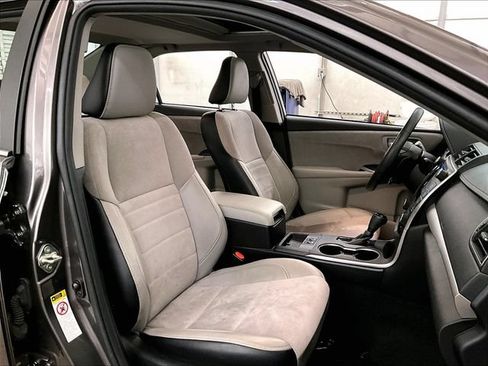 Used 2017 Toyota Camry XSE w/ Moonroof Package FWD image 7