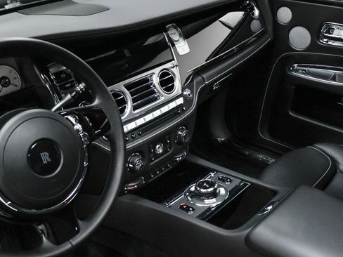 Used 2016 Rolls-Royce Ghost image 42