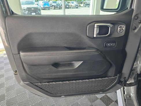 Used 2023 Jeep Wrangler Unlimited Sahara AWD/4WD image 20