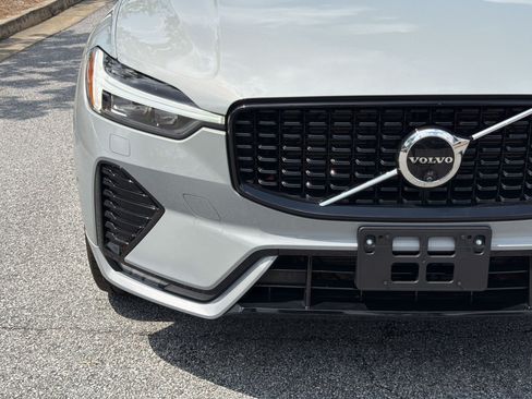 Used 2024 Volvo XC60 B5 Plus w/ Protection Package Premier AWD/4WD image 9