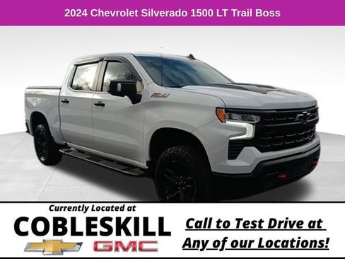 Used 2024 Chevrolet Silverado 1500 LT Trail Boss w/ Convenience Package II AWD/4WD image 1
