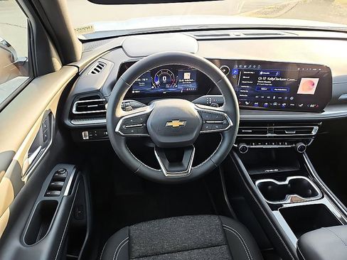 New 2026 Chevrolet Traverse LT image 13