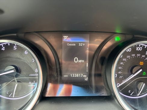 Used 2018 Toyota Camry LE image 16