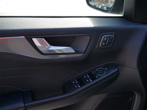 Certified 2022 Ford Escape Titanium w/ Class II Trailer Tow Package image 15