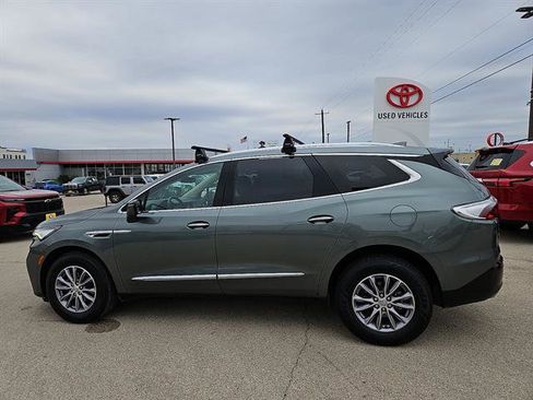 Used 2024 Buick Enclave Essence image 2