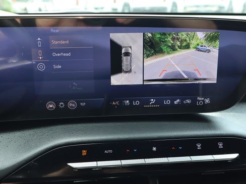 Used 2025 Buick Enclave Avenir w/ Super Cruise Package FWD image 30