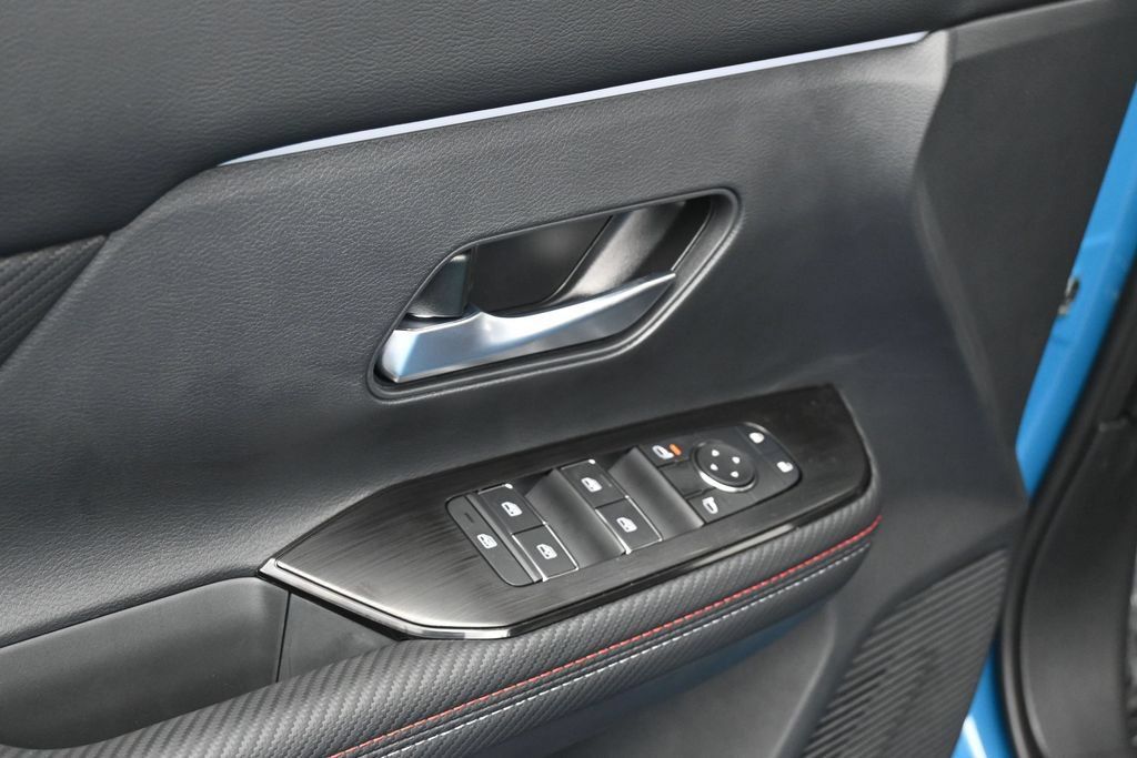 New 2026 Nissan Kicks SR AWD/4WD image 14