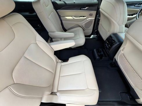 Used 2023 Jeep Grand Cherokee L Limited w/ Luxury Tech Group II RWD image 11