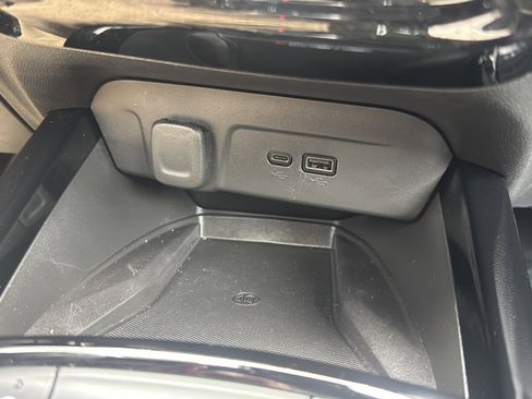 Used 2024 Chevrolet Trax RS w/ Sunroof Package FWD image 34