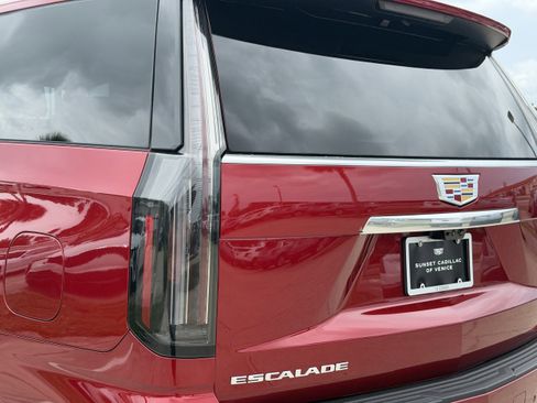 New 2026 Cadillac Escalade ESV Luxury w/ Touring Package AWD/4WD image 9