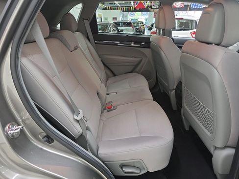 Used 2014 Kia Sorento LX FWD image 9
