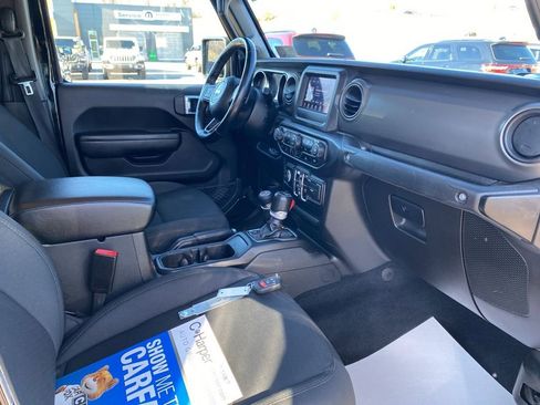 Used 2022 Jeep Gladiator Sport image 10