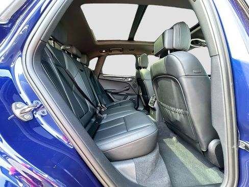 Certified 2026 Porsche Macan AWD/4WD image 29
