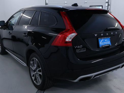 Used 2018 Volvo V60 T5 Cross Country AWD/4WD image 5