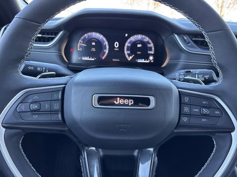 Used 2023 Jeep Grand Cherokee Altitude image 24