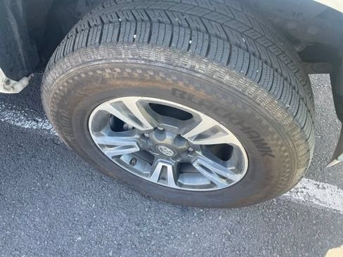Used 2017 Toyota Tacoma TRD Sport w/ Tow Package RWD image 30