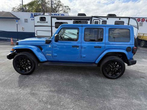 Used 2022 Jeep Wrangler Unlimited Sahara 4xe image 5
