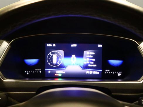 Used 2023 Volkswagen Tiguan SE image 13