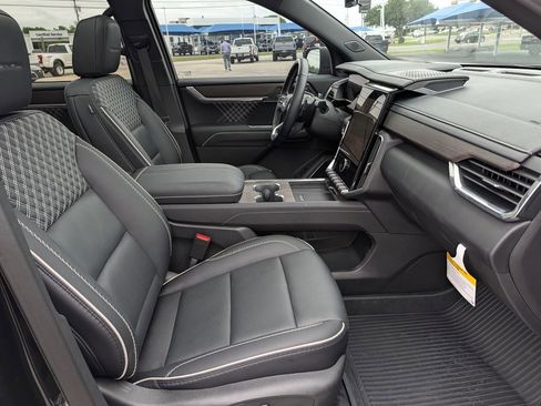 New 2026 GMC Acadia Denali w/ Super Cruise Package FWD image 34