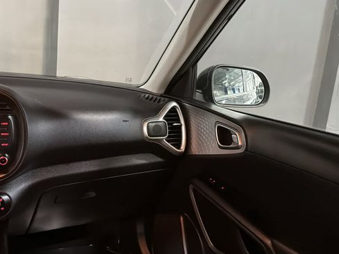 Used 2022 Kia Soul LX FWD image 25