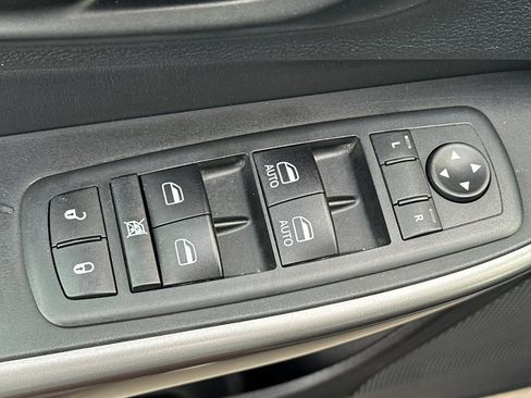 Used 2020 Jeep Cherokee Latitude Plus image 15