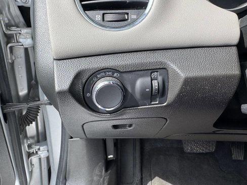 Used 2012 Chevrolet Cruze LS image 13