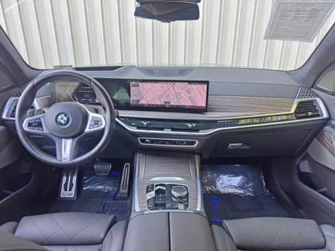 Used 2023 BMW X7 xDrive40i w/ M Sport Package AWD/4WD image 13