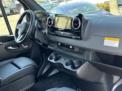 Used 2024 Mercedes-Benz Sprinter 3500 image 32