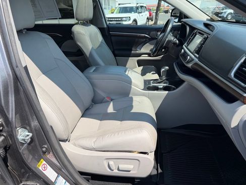 Used 2016 Toyota Highlander Limited Platinum AWD/4WD image 39
