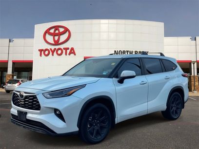 Used 2023 Toyota Highlander LE