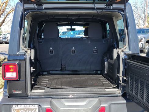 Used 2022 Jeep Wrangler Unlimited Sahara w/ Cold Weather Group image 11