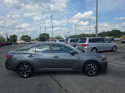 Used 2024 Nissan Sentra SV FWD image 3