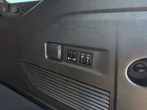 Used 2021 Chevrolet Suburban RST w/ Luxury Package image 41