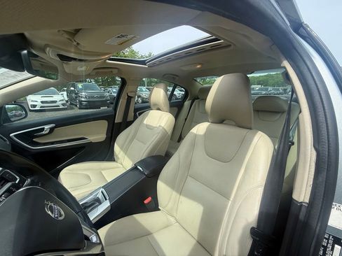 Used 2017 Volvo S60 T5 Dynamic FWD image 10