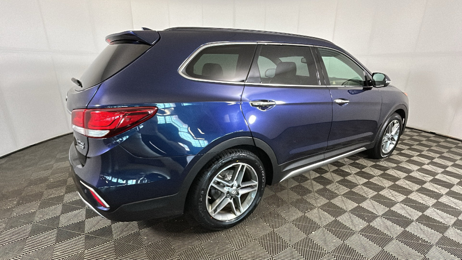 Used 2017 Hyundai Santa Fe Limited AWD/4WD image 3