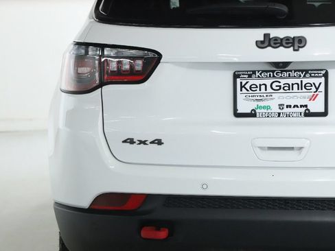 Used 2025 Jeep Compass Trailhawk AWD/4WD image 44